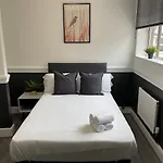 Pluxa Bearwood Hotel Double Bedroom With Car Park
