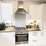 Tudors Esuites 3 Bed House Garden & Netflix