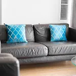 Luxury Two Bedroom City Centre Apartment - Secure Parking - Rated Exceptional