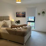 Modern Spacious 1 Bed Flat In Birmingham City Centre With Free Parking, Fast Free Wifi And Netflix