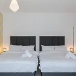 Spacious 5 Bedroom House In Birmingham Close To Nec For 12 Guests