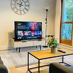 Stylish Two Bed In The Heart Of The City