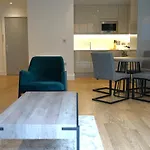 Exceptional 1King Lifestyle Apartment - Centrally Located