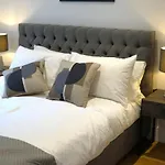 Exceptional 1King Lifestyle Apartment - Centrally Located