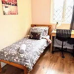 The Chinatown Home - Private Garden, Netflix, Bbq & Bar