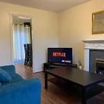 House - 10Min To City Centre - Sleeps 4 - Parking