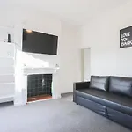 Cosy 3-Bed Property In Moseley Village Birmingham