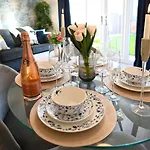 Luxury 4 Bed House With Gated Parking In The Heart Of Birmingham!