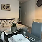 Apt 3. Private Studio In Moseley, Birmingham