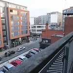 Central Arcadian One Bedroom - Sofa Bed - Balcony - City Centre