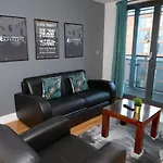 Central Arcadian One Bedroom - Sofa Bed - Balcony - City Centre