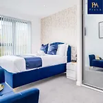 Pluxa Bleu Allure Glamorous City Centre Stay