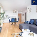 Pluxa Bleu Allure Glamorous City Centre Stay