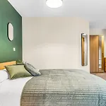 Serenity 2Bed Apartment - City Centre - Free Parking