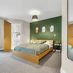 Serenity 2Bed Apartment - City Centre - Free Parking