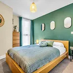 Serenity 2Bed Apartment - City Centre - Free Parking