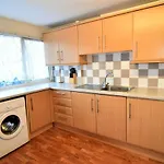 The Chinatown House -Bbq, Free Parking, Garden, Bar, Kitchen, Dryer, City Center