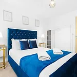 New Luxury City Centre Apartment By Azura Nights