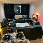 Luxury 1 Or 2 Bedroom Apartment Birmingham City Centre