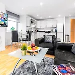 City Centre Apartment - 2 Bedroom - Secure Parking - Top Rated - 201M