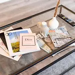 Luxury Apartment - 2 Bedrooms - Balcony - Secure Parking - 3Mc
