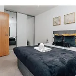 New Deluxe Birmingham City Centre Apartment 3 Bed