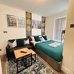 R2 - Newly Renovated Luxury Private En-Suite Room In Harborne Park Road - Birmingham