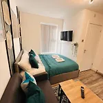 R2 - Newly Renovated Luxury Private En-Suite Room In Harborne Park Road - Birmingham