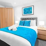 City Centre Apartment - 2 Bedroom - Secure Parking - Top Rated - 201M