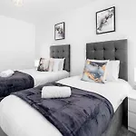 Luxury Apartment - 2 Bedrooms - Balcony - Secure Parking - 3Mc