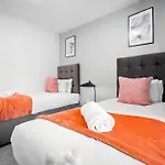 Luxury City Centre Apartment - 2 Bedroom - Balcony - Top Rated - 377P