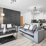Luxury City Centre Apartment - 2 Bedroom - Balcony - Top Rated - 377P