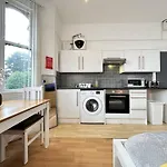 Bright And Airy Studio In Trendy Birmingham Locale
