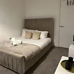 Beautiful 1-Bed Apartment In Birmingham - Solihull