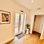 R4 - Newly Renovated Private Room With Own Kitchenette In A Shared House - Selly Oak Birmingham