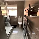 R4 - Newly Renovated Private Room With Own Kitchenette In A Shared House - Selly Oak Birmingham