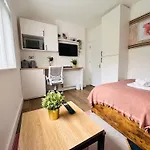 R4 - Newly Renovated Private Room With Own Kitchenette In A Shared House - Selly Oak Birmingham