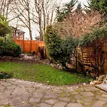 Ilford - Driveway- 3 Bed- M6 J6 Contractors & Families