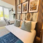 R-2 Newly Renovated Private Self Contained Room With Private Dedicated Bathroom - Selly Oak Birmingham