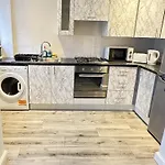 Cosy 3 Bedroom House In Birmingham! - Contractors, Business & Corporate Guests Welcome