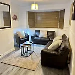 Cosy 3 Bedroom House In Birmingham! - Contractors, Business & Corporate Guests Welcome