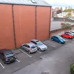 Pluxa Globe - Spacious Apartment In Jq With Parking