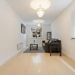 Birmingham Luxury Suite - Fast Wifi + Netflix