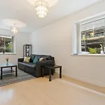 Birmingham Luxury Suite - Fast Wifi + Netflix