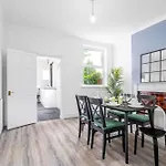 2 Bed House Families Contractors Free Parking