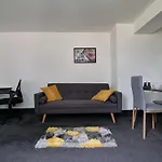 Moseley Apartment Sleeps 4 Jrz