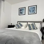 Cozy City Centre Apartment With Free Parking And Free Gym