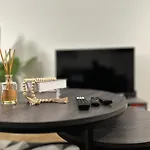 Cozy City Centre Apartment With Free Parking And Free Gym