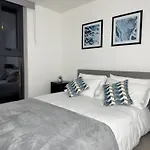 Cozy City Centre Apartment With Free Parking And Free Gym