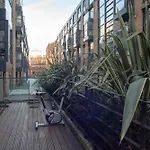 Spacious 1 Bed Apartment With Workspace, Coffee & Free Secure Parking
